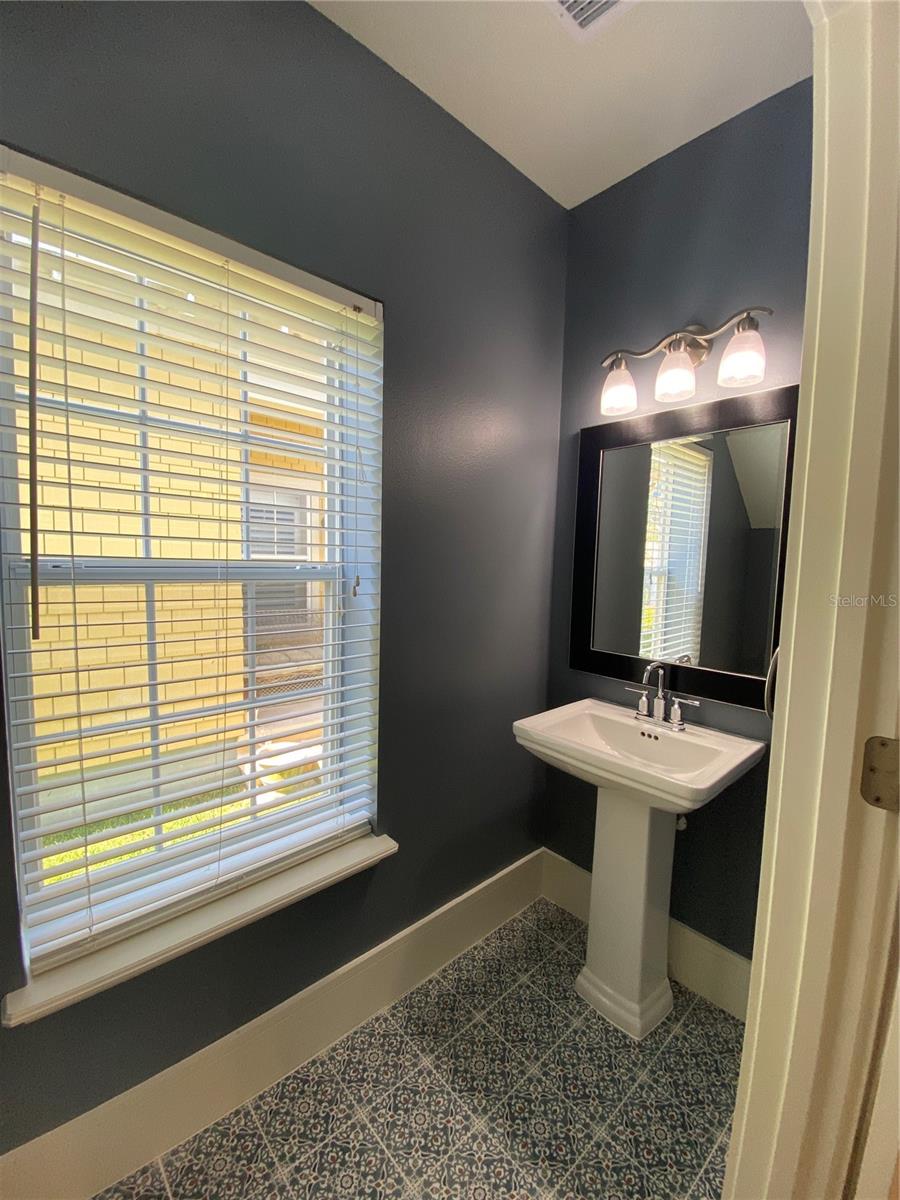 Image 20 of 21 For 2856 Kemper Avenue