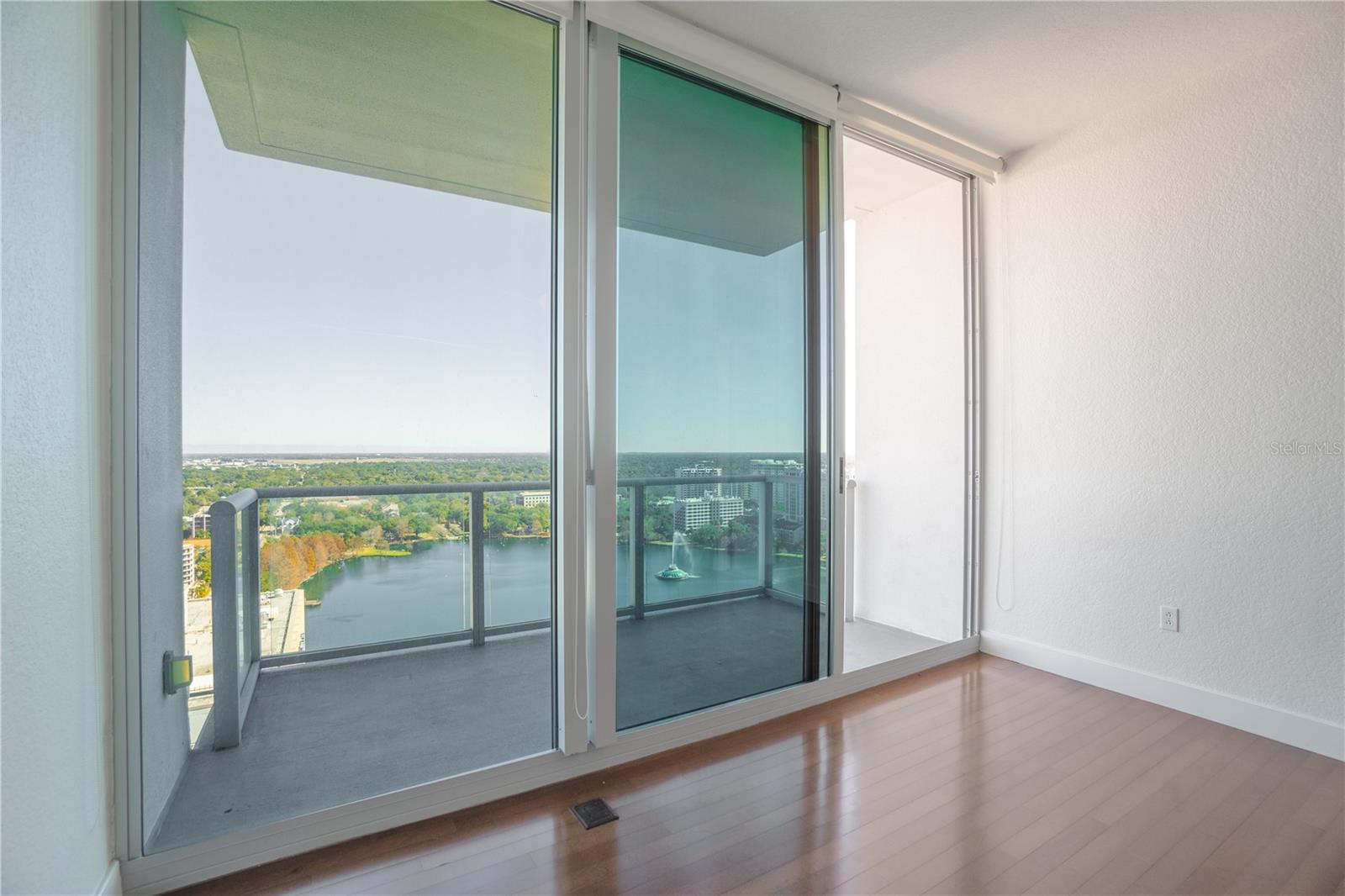 Image 11 of 32 For 150 Robinson Street 2203