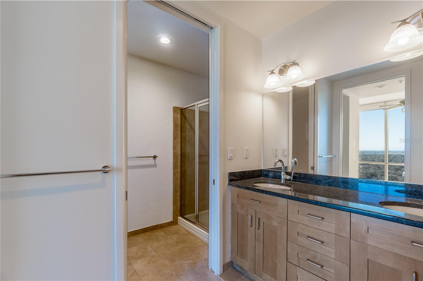 Image 16 of 32 For 150 Robinson Street 2203