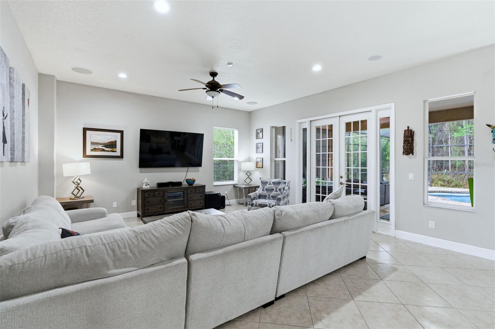 Image 18 of 64 For 942 Elm Harbor Court