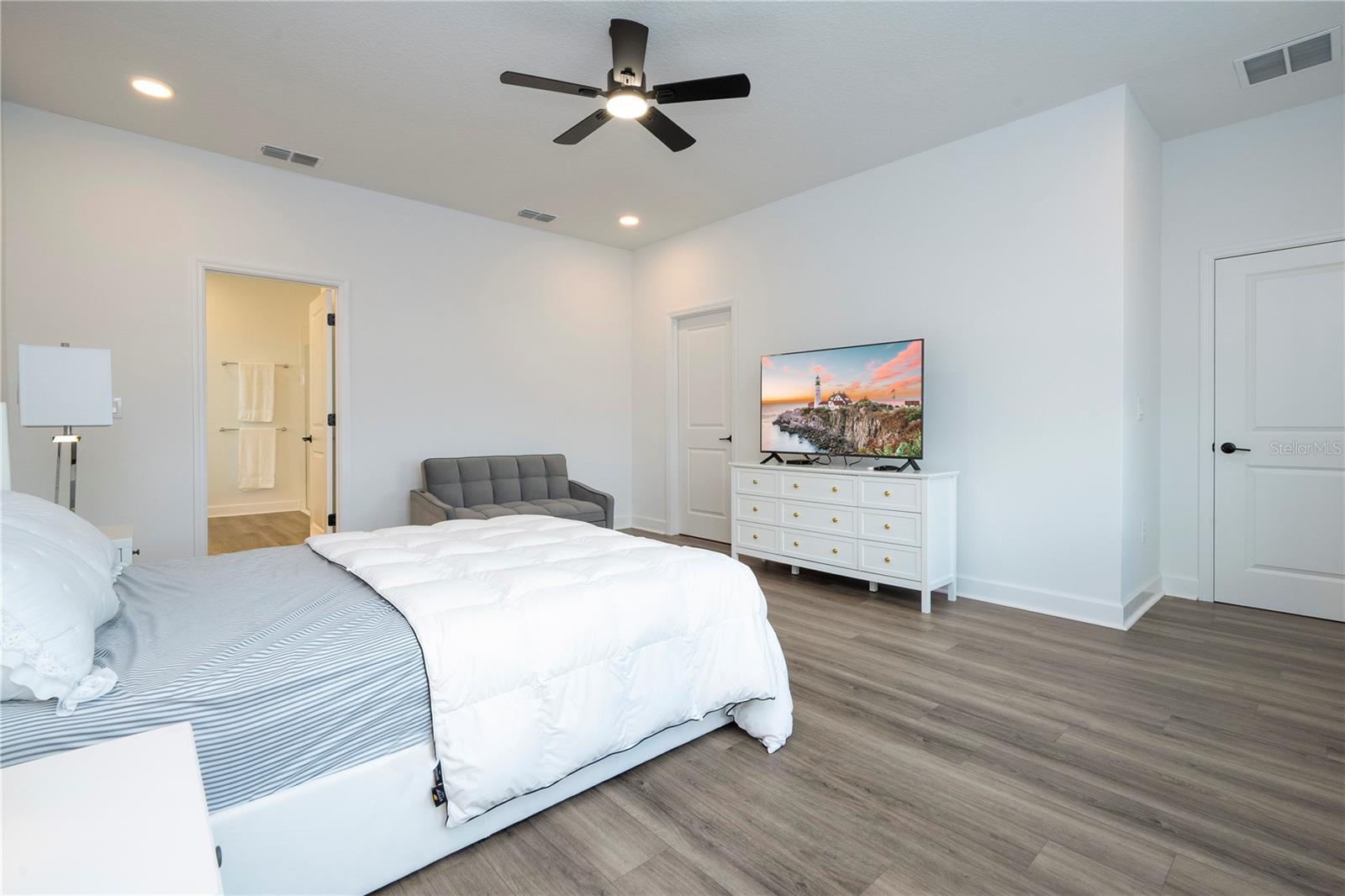 Image 40 of 81 For 734 Creeping Fig Street