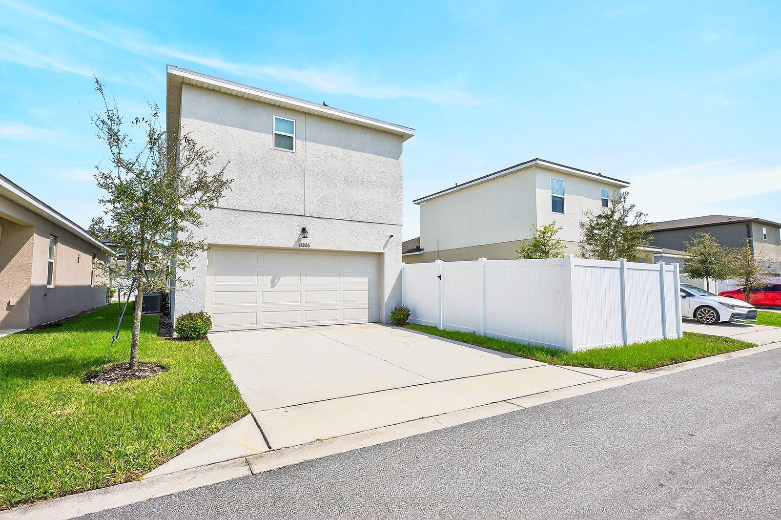 Image 30 of 43 For 11866 Sunsail Avenue