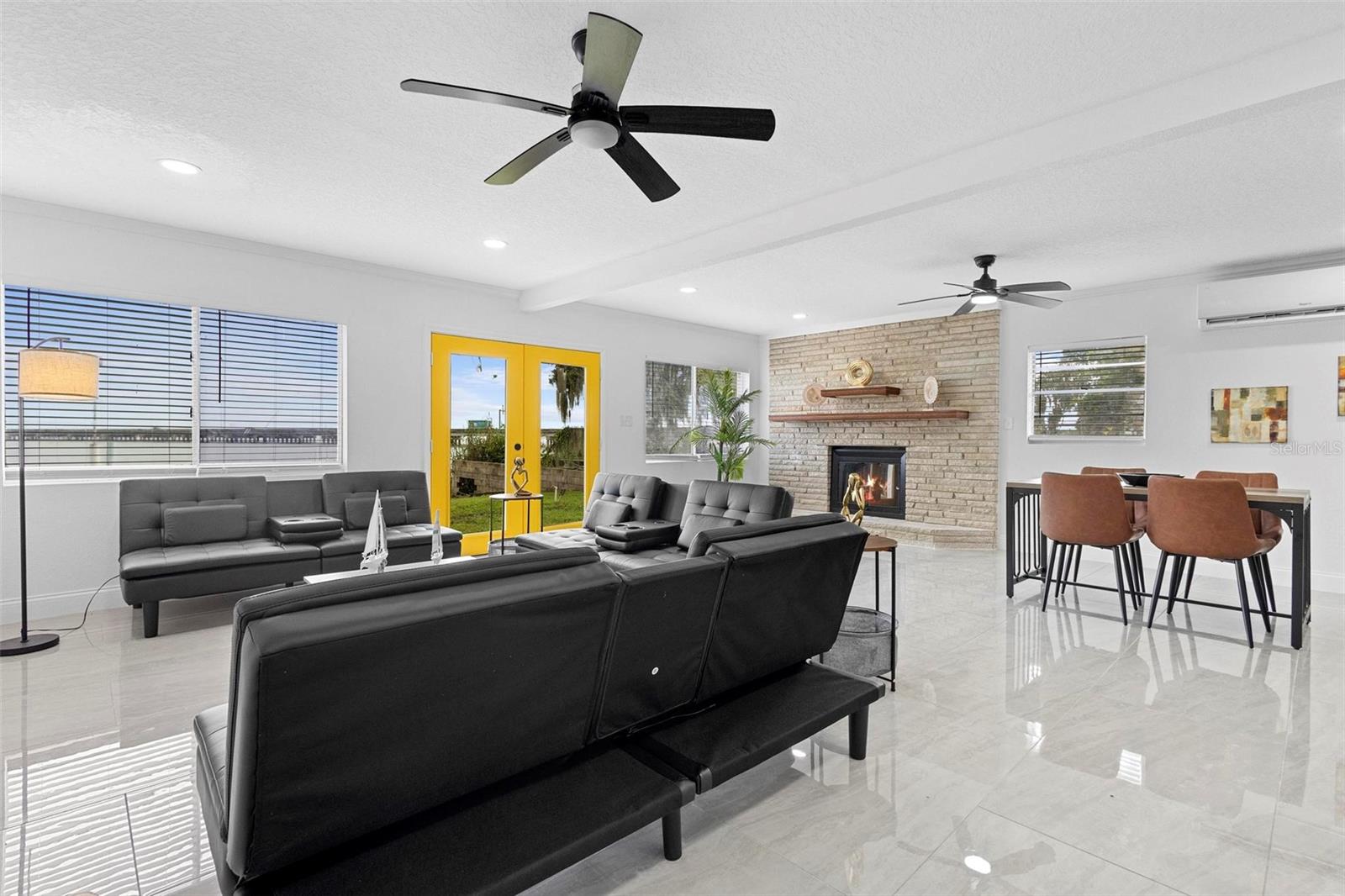 Image 11 of 72 For 1824 Lake Street