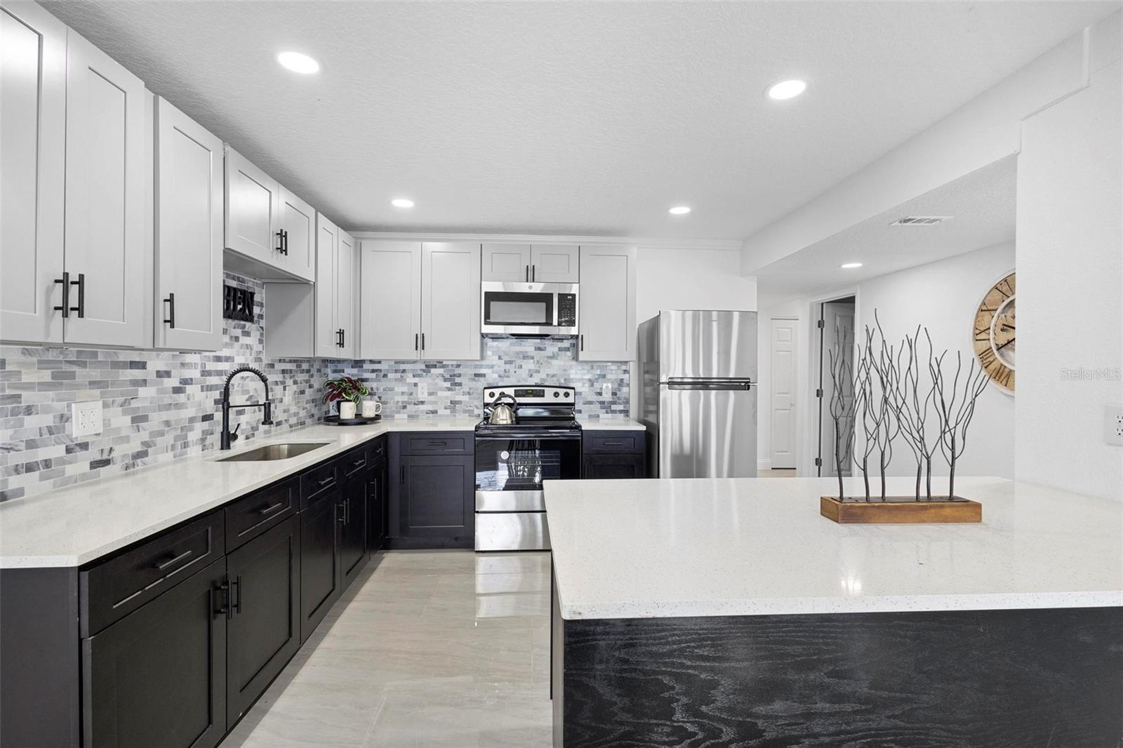 Image 14 of 72 For 1824 Lake Street