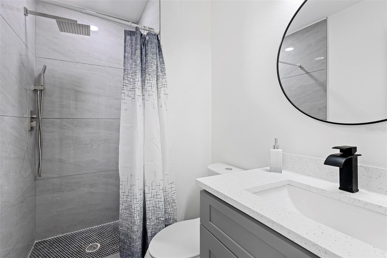 Image 18 of 72 For 1824 Lake Street