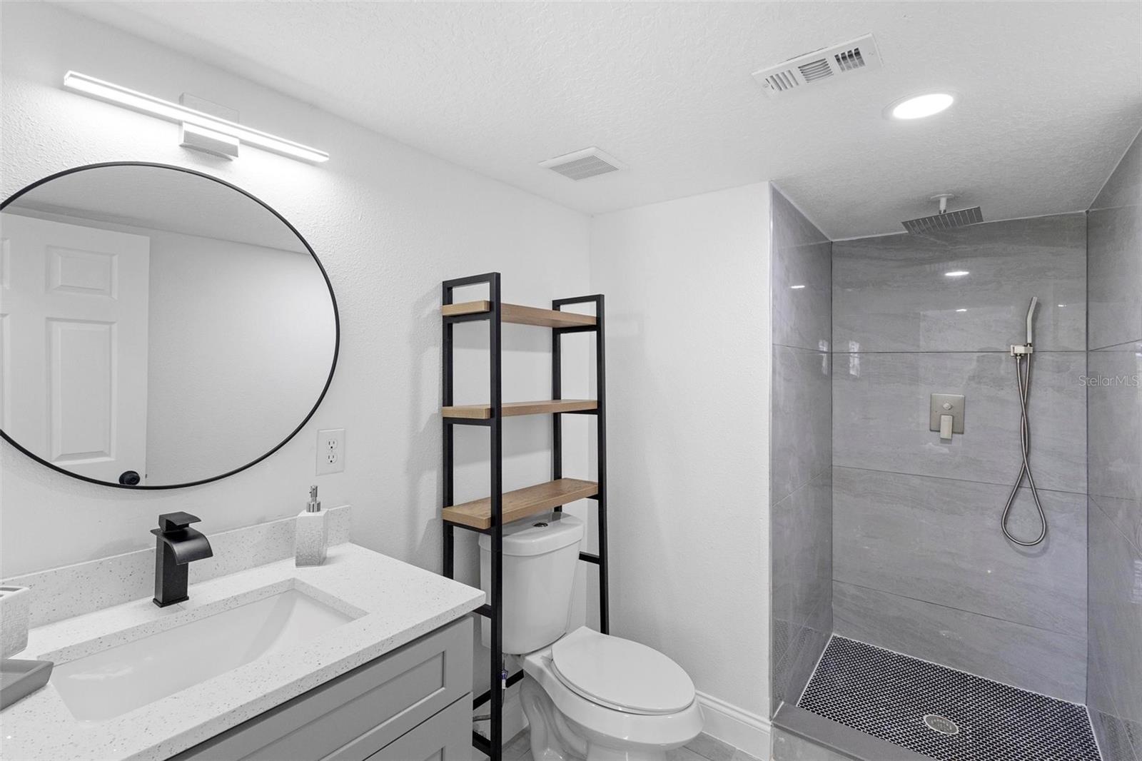 Image 22 of 72 For 1824 Lake Street