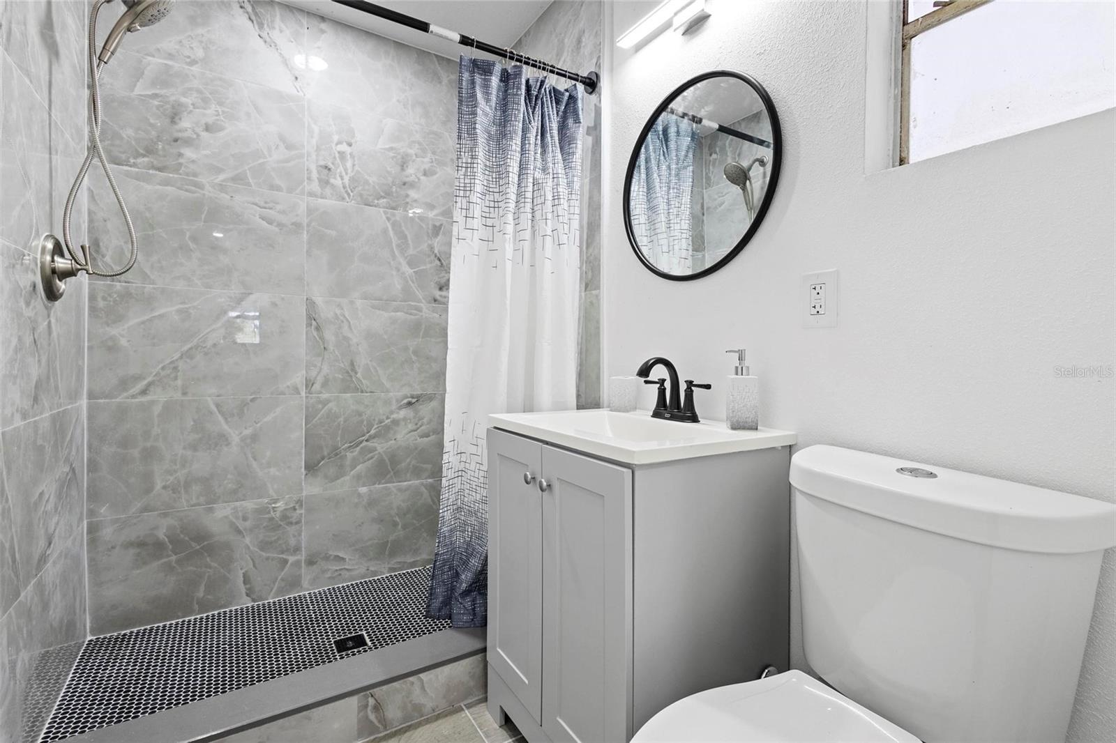 Image 28 of 72 For 1824 Lake Street