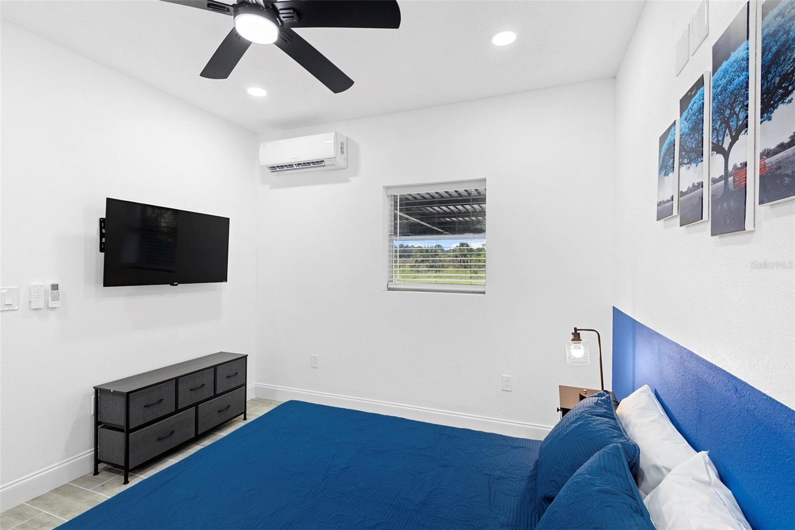 Image 32 of 72 For 1824 Lake Street