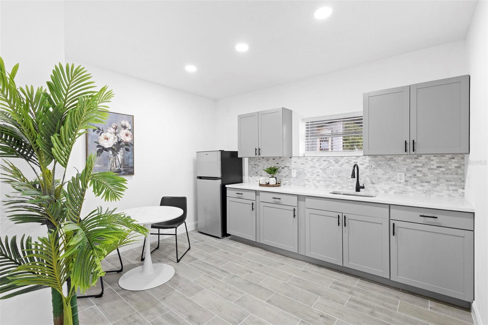 Image 36 of 72 For 1824 Lake Street