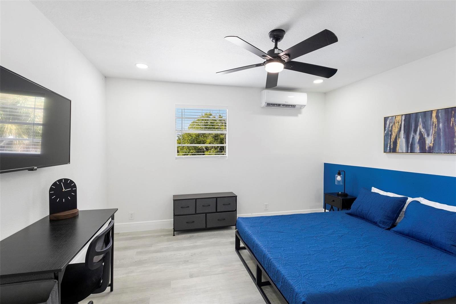 Image 39 of 72 For 1824 Lake Street