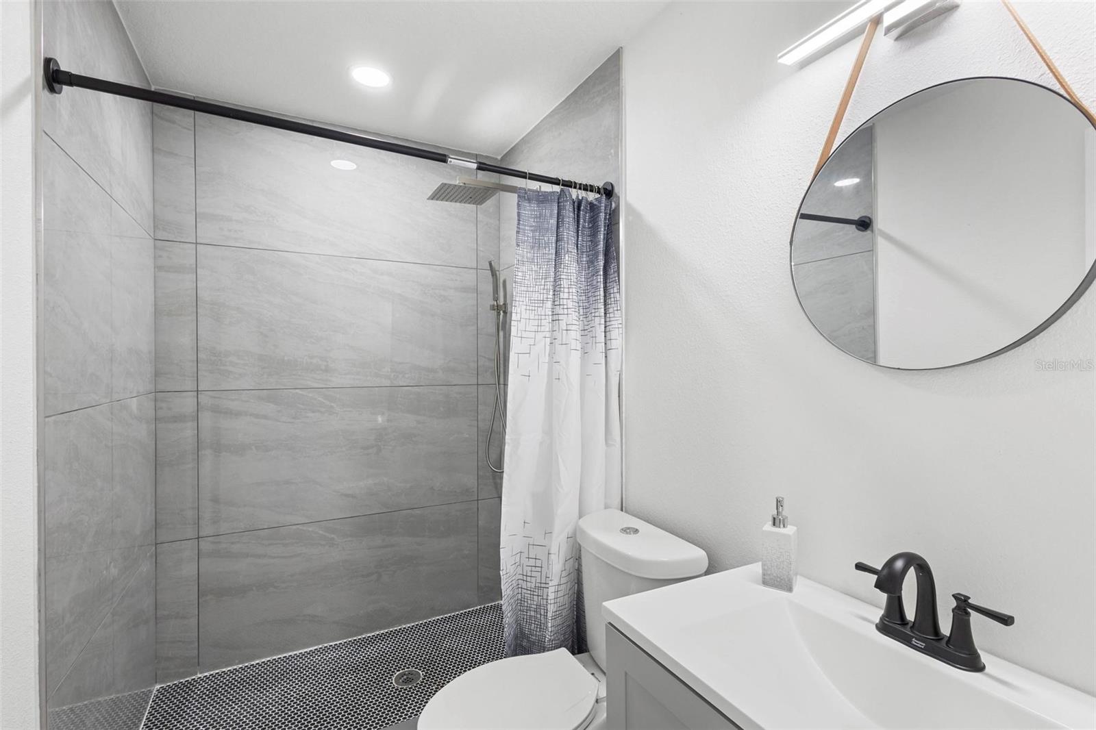 Image 41 of 72 For 1824 Lake Street