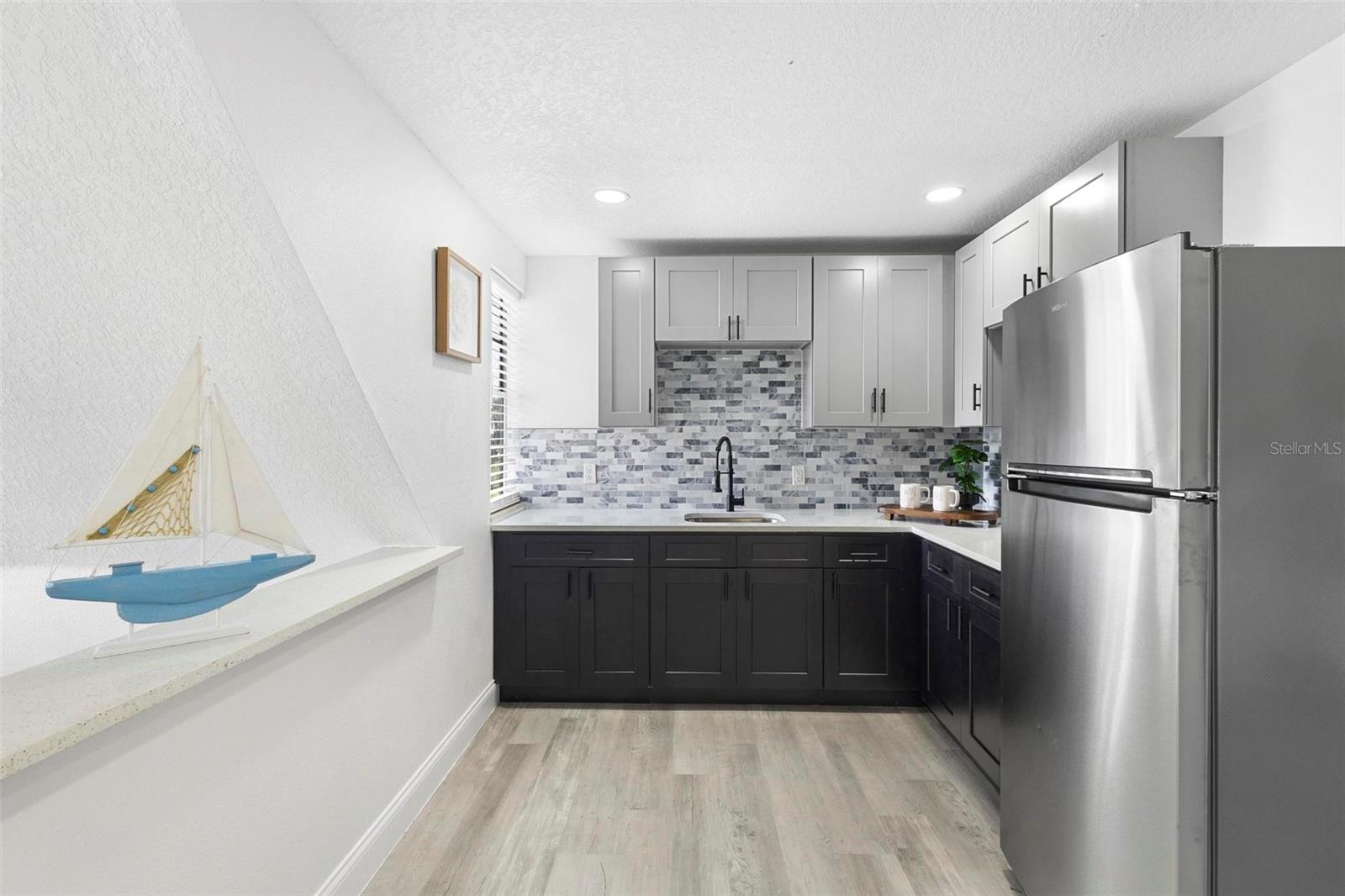 Image 49 of 72 For 1824 Lake Street