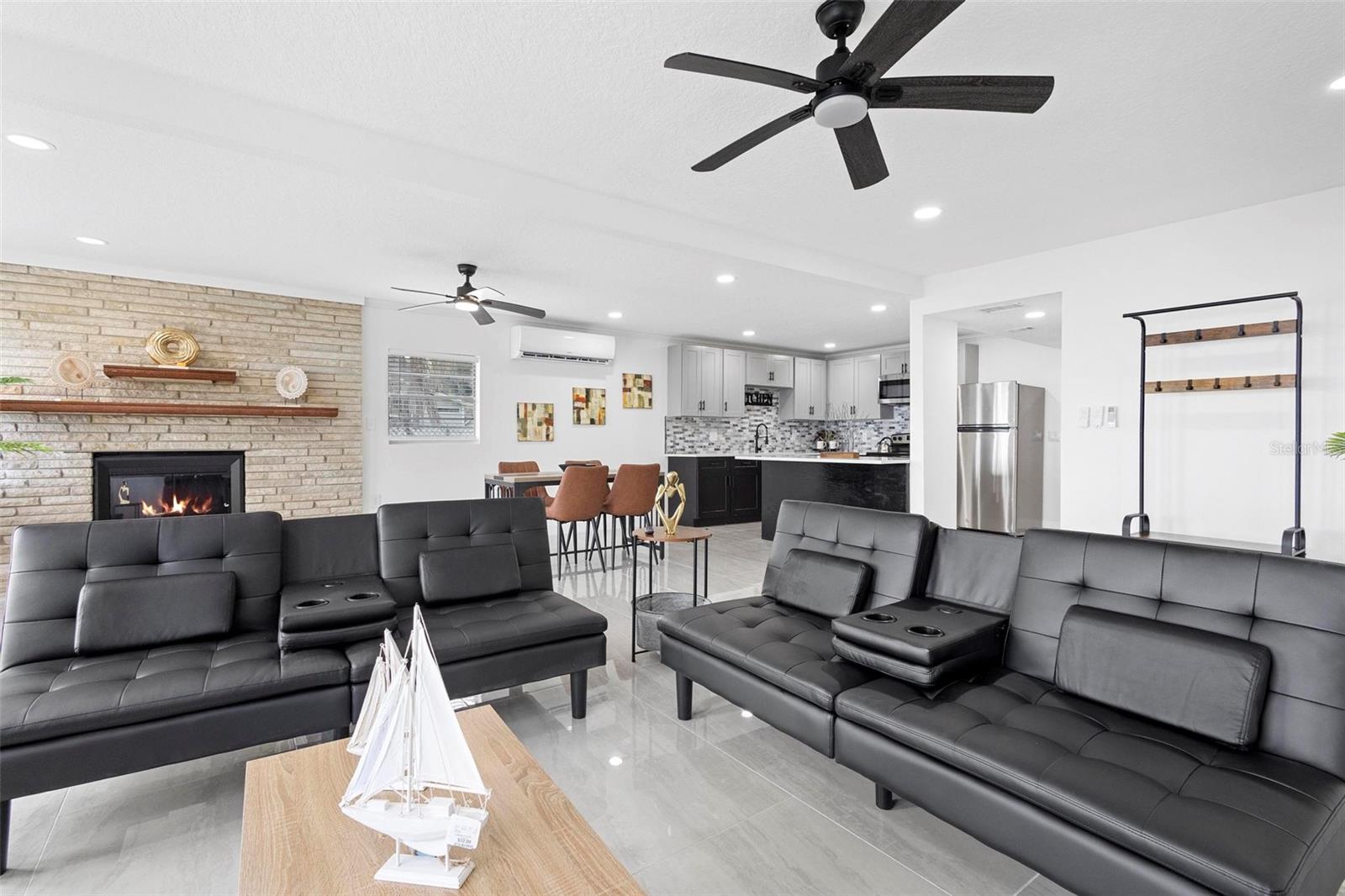 Image 7 of 72 For 1824 Lake Street