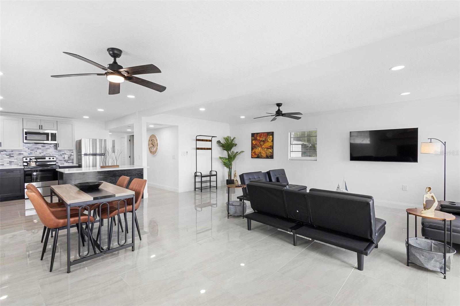 Image 9 of 72 For 1824 Lake Street