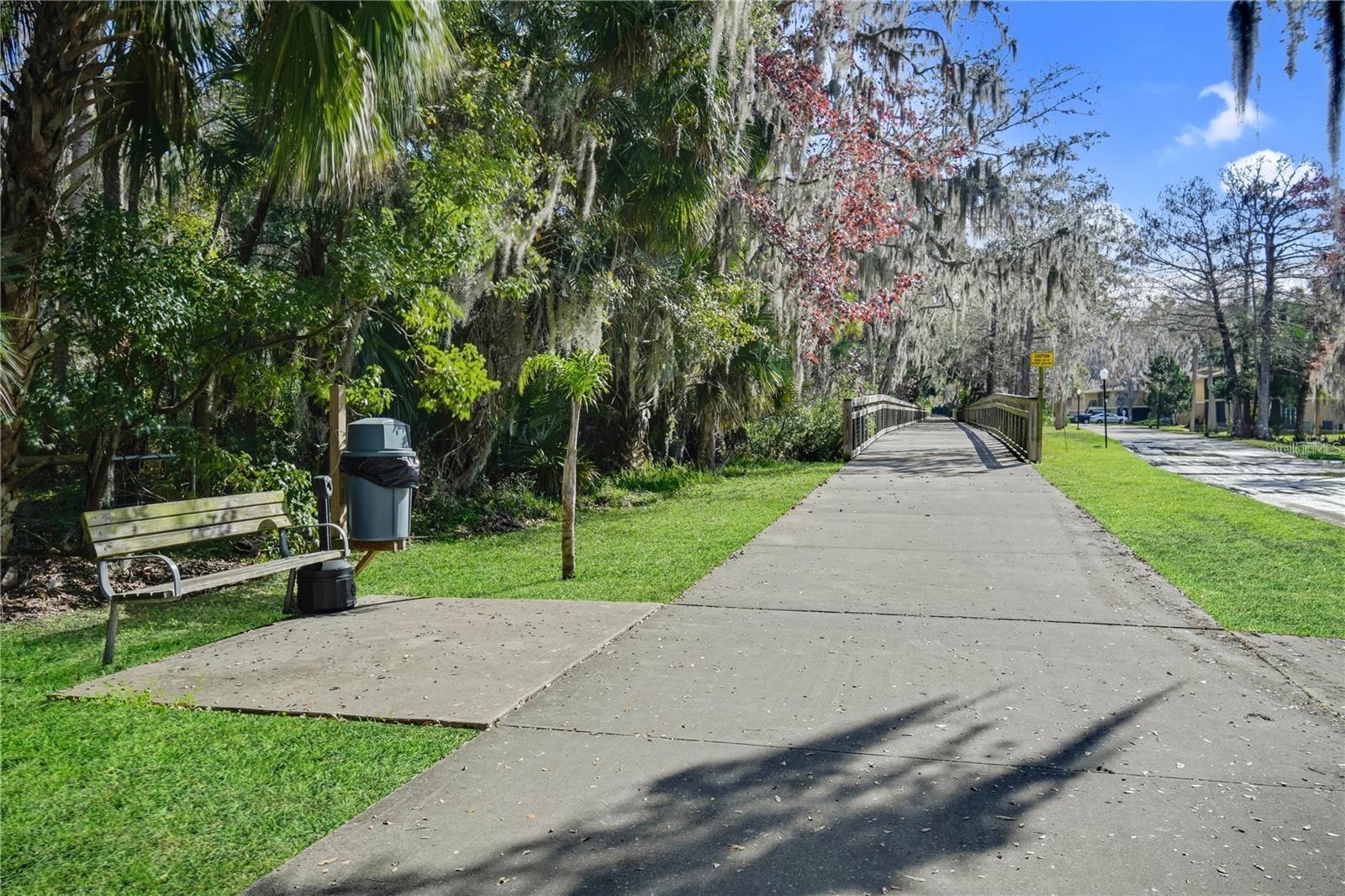 Image 6 of 21 For 120 Hibiscus Woods Court 4b