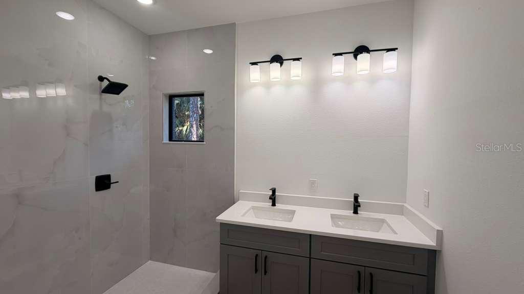 Listing photo id 8 for 2816 Silas Avenue