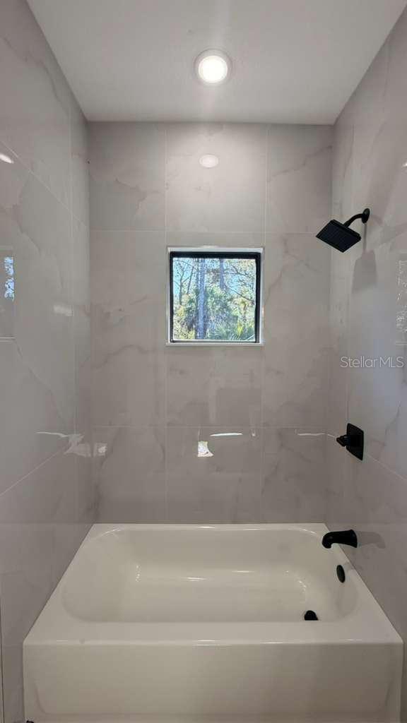 Listing photo id 9 for 2816 Silas Avenue