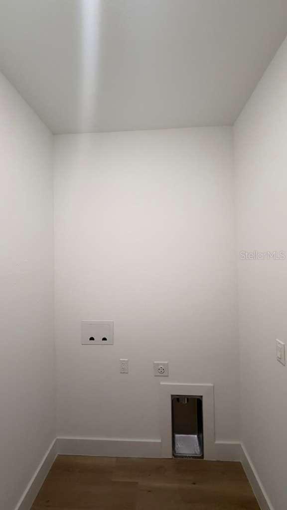 Listing photo id 12 for 2816 Silas Avenue