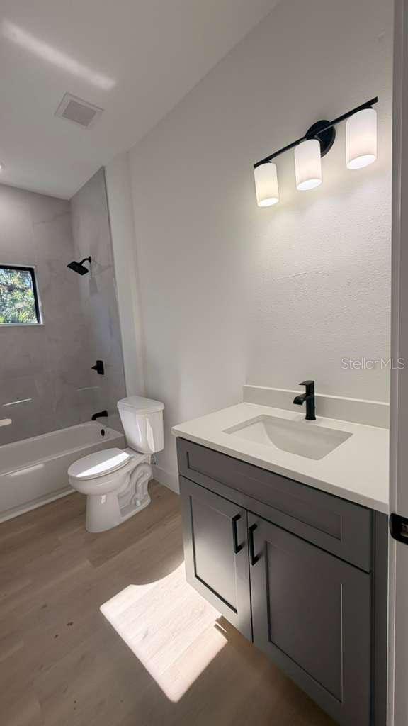 Listing photo id 14 for 2816 Silas Avenue