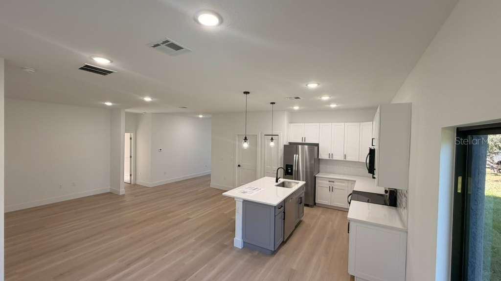 Listing photo id 17 for 2816 Silas Avenue