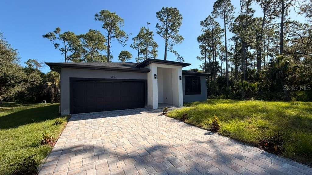 Listing photo id 0 for 2816 Silas Avenue