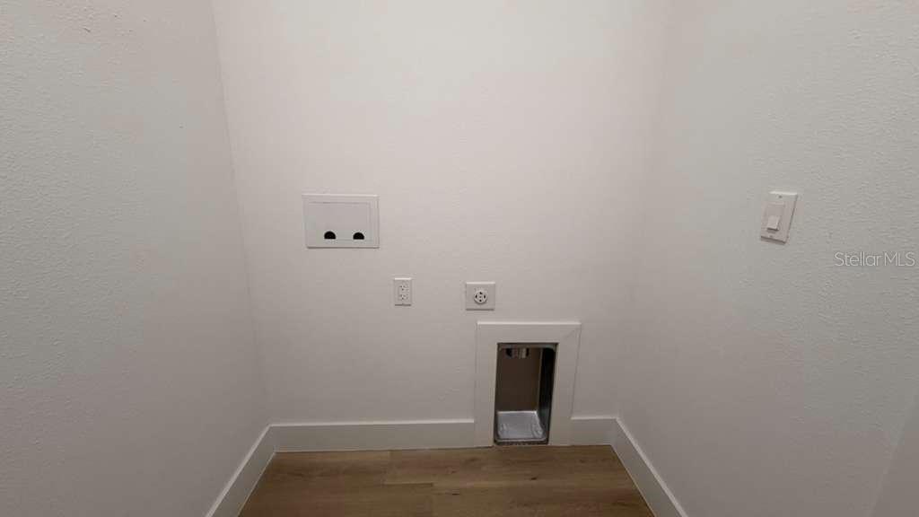 Listing photo id 23 for 2816 Silas Avenue