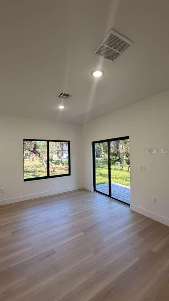 Listing photo id 24 for 2816 Silas Avenue