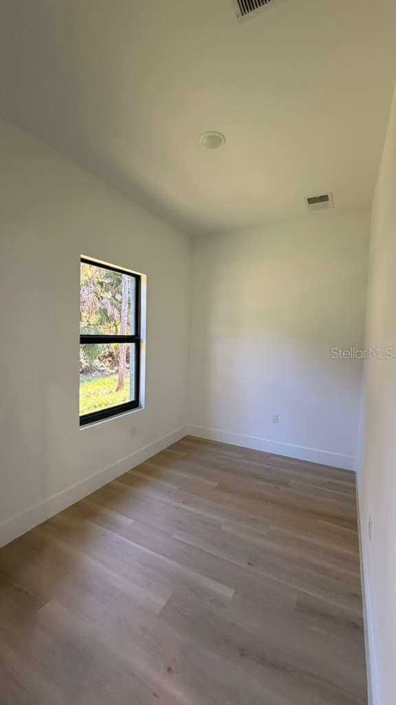 Listing photo id 26 for 2816 Silas Avenue