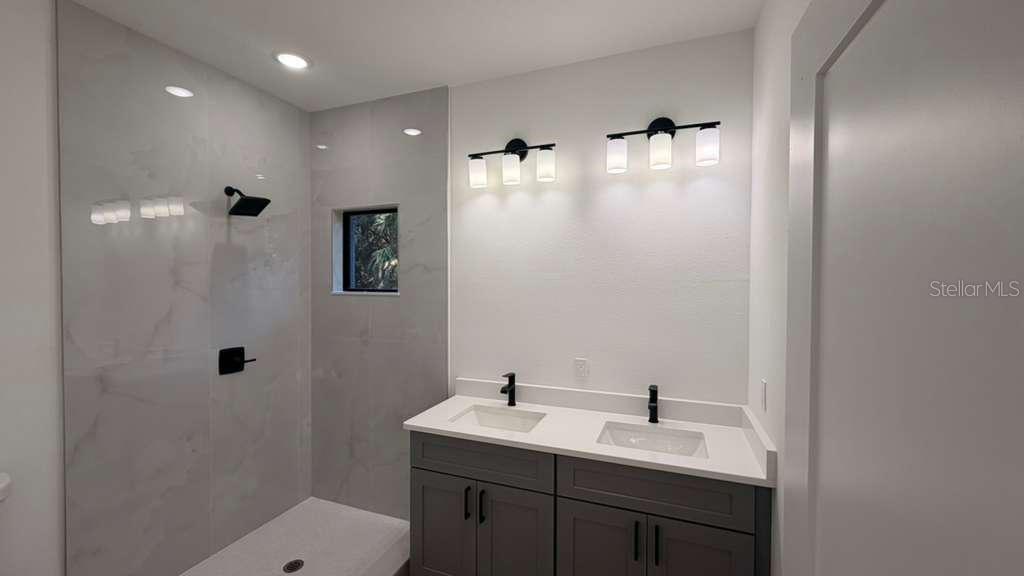 Listing photo id 29 for 2816 Silas Avenue