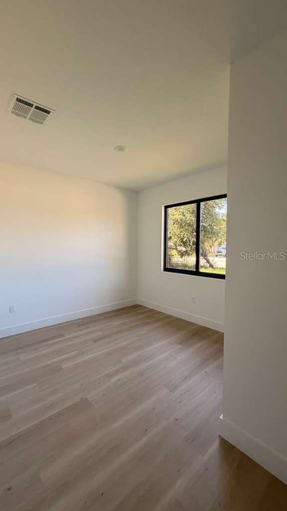 Listing photo id 31 for 2816 Silas Avenue