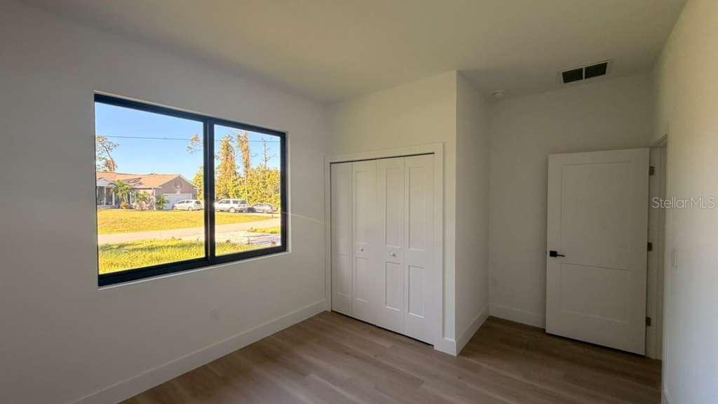 Listing photo id 33 for 2816 Silas Avenue