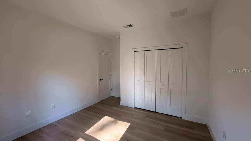 Listing photo id 36 for 2816 Silas Avenue