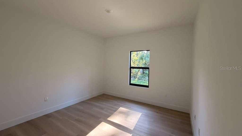 Listing photo id 38 for 2816 Silas Avenue