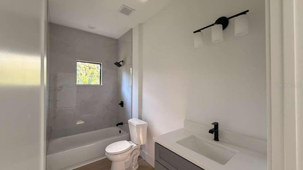 Listing photo id 39 for 2816 Silas Avenue