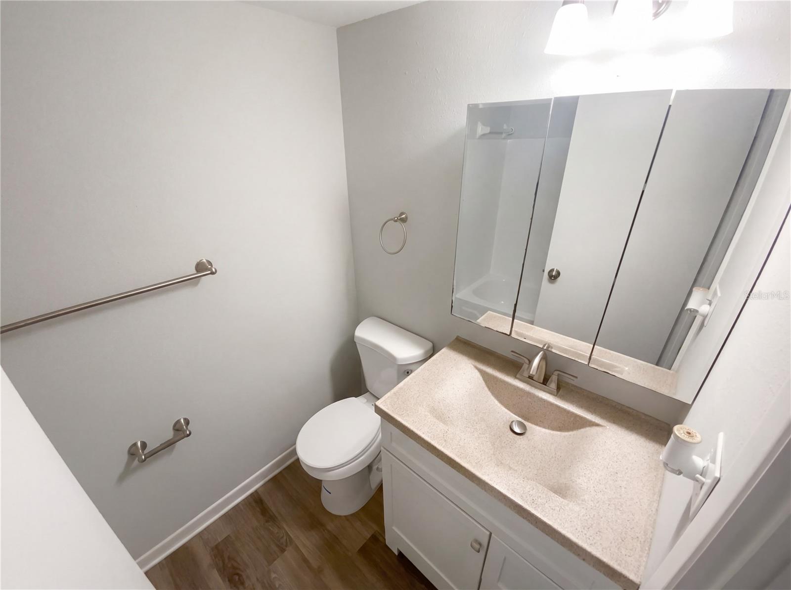 Image 10 of 20 For 5434 Larchmont Court N