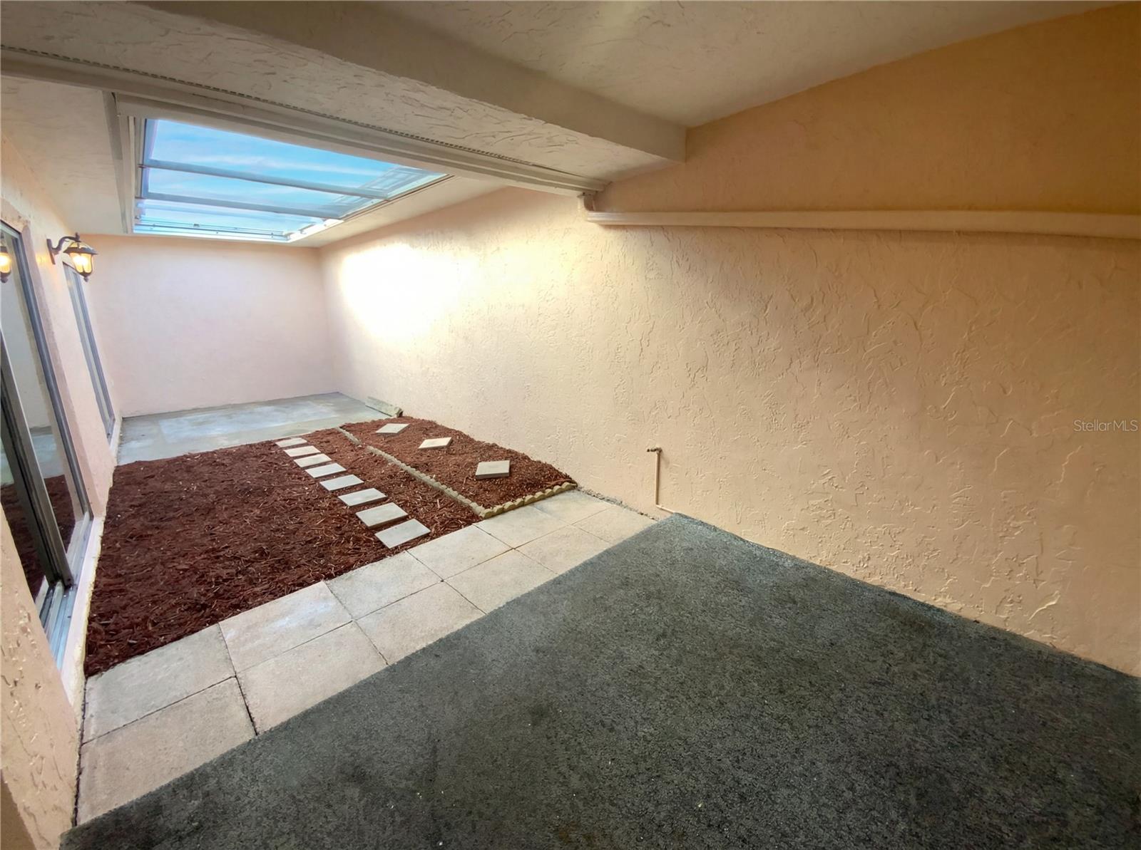 Image 15 of 20 For 5434 Larchmont Court N