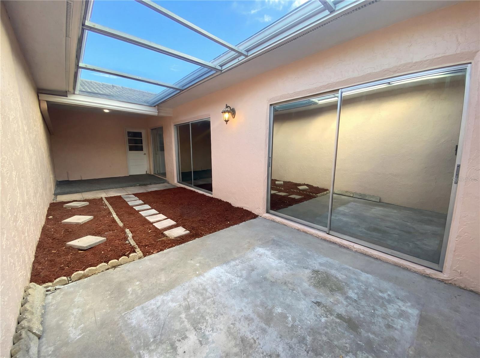 Image 5 of 20 For 5434 Larchmont Court N