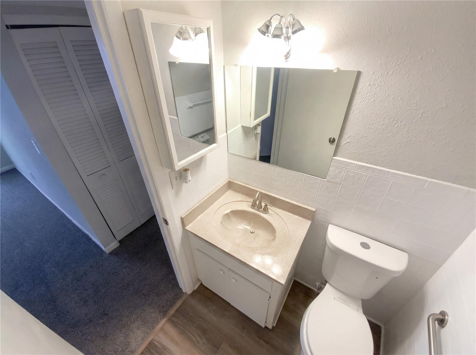 Image 9 of 20 For 5434 Larchmont Court N