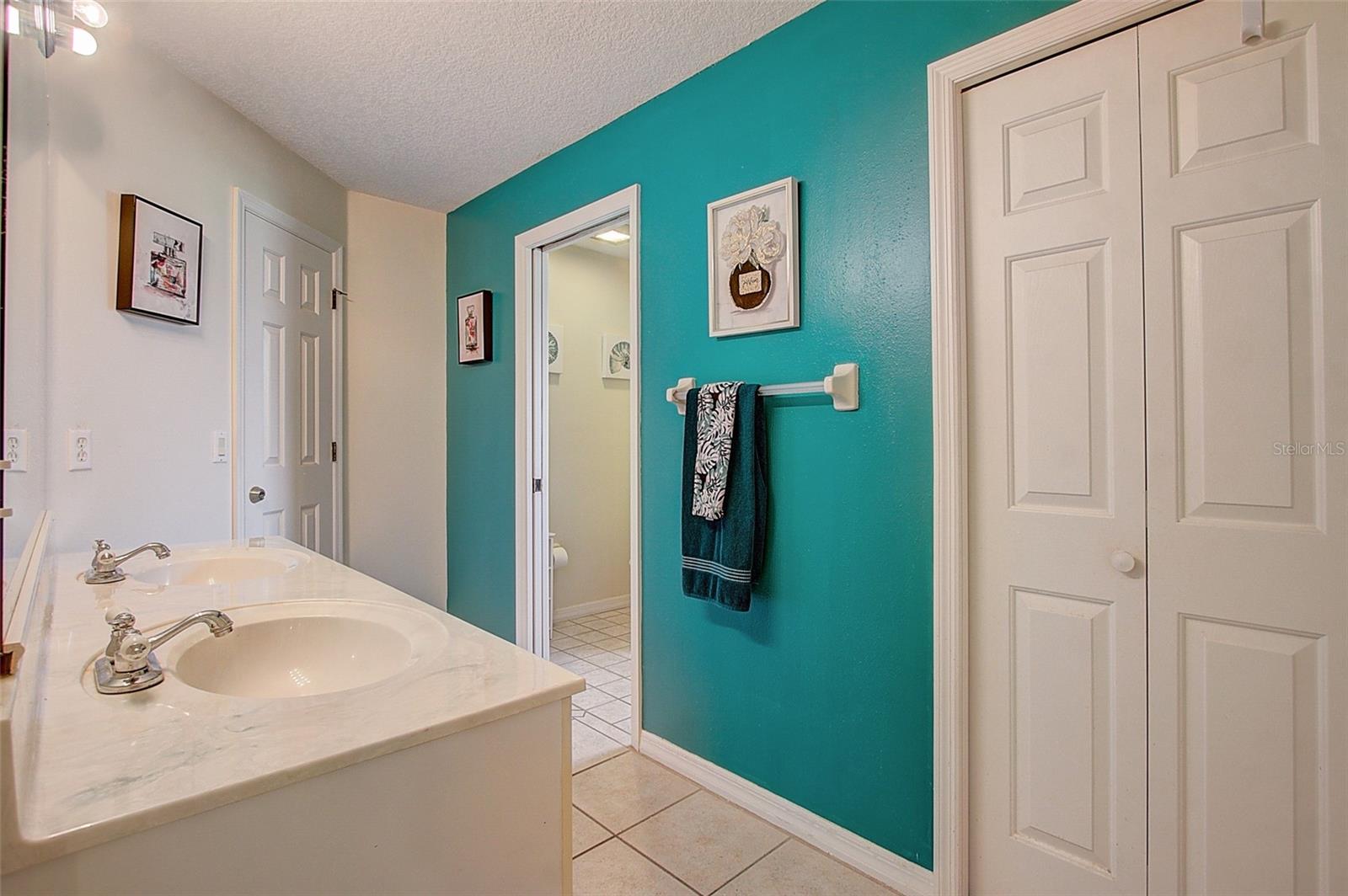 Image 28 of 44 For 12202 Rambling Oak Boulevard