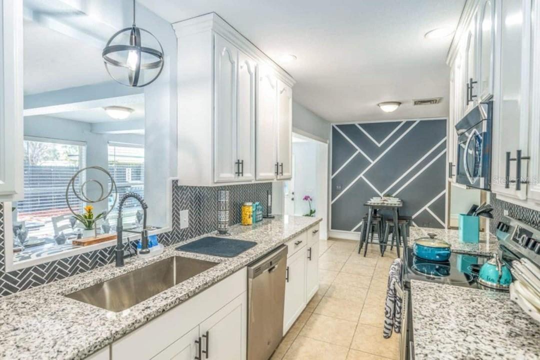 Image 10 of 32 For 2917 Stetson Street