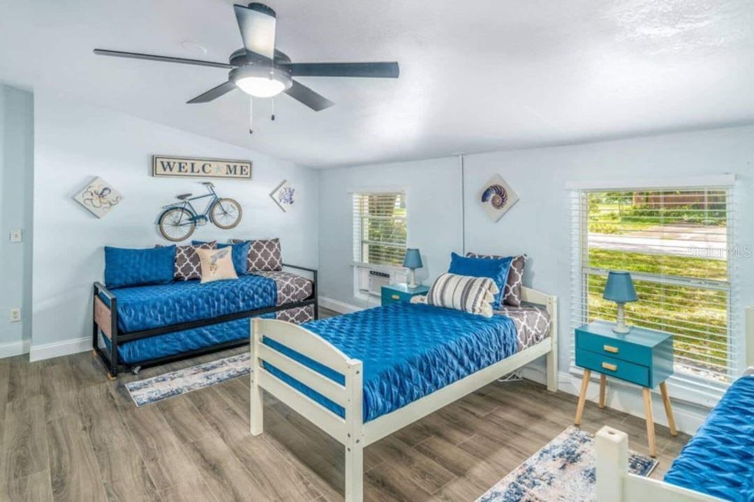 Image 23 of 32 For 2917 Stetson Street