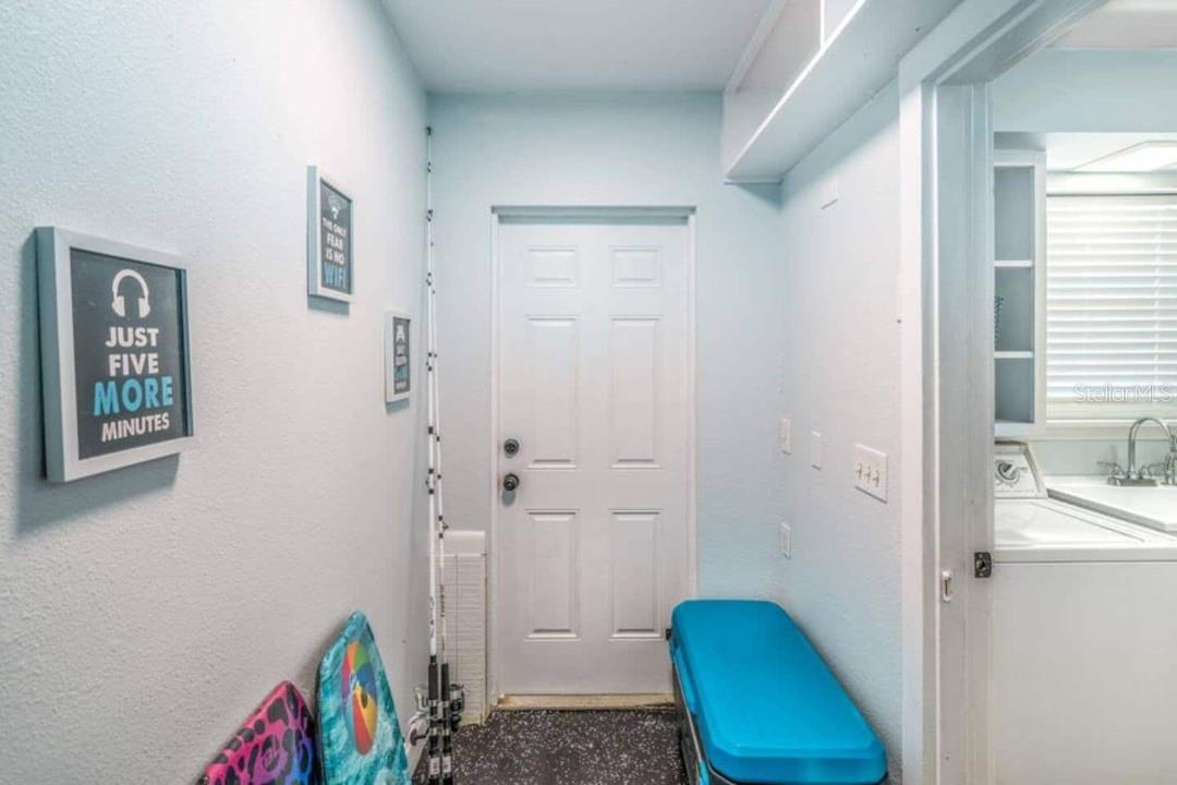 Image 27 of 32 For 2917 Stetson Street