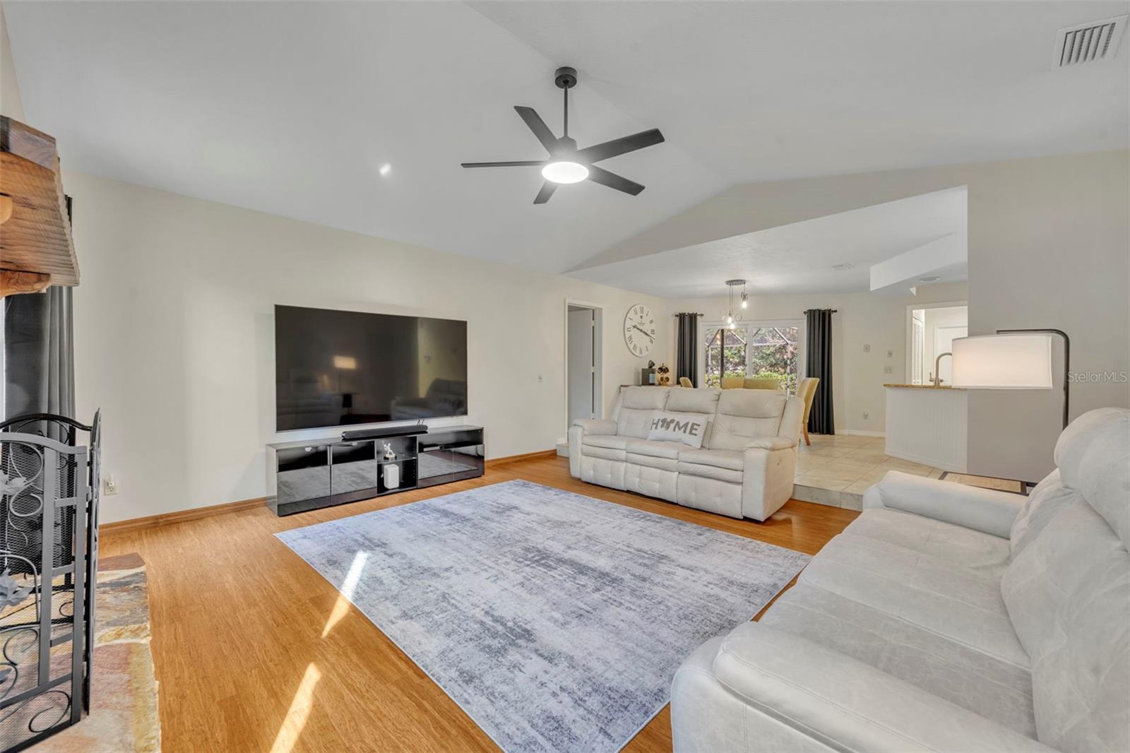 Listing photo id 11 for 3158 Whisper Wind Drive