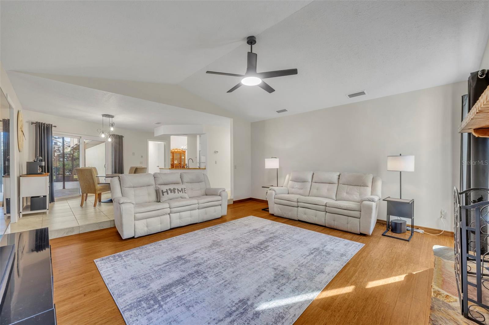 Listing photo id 12 for 3158 Whisper Wind Drive