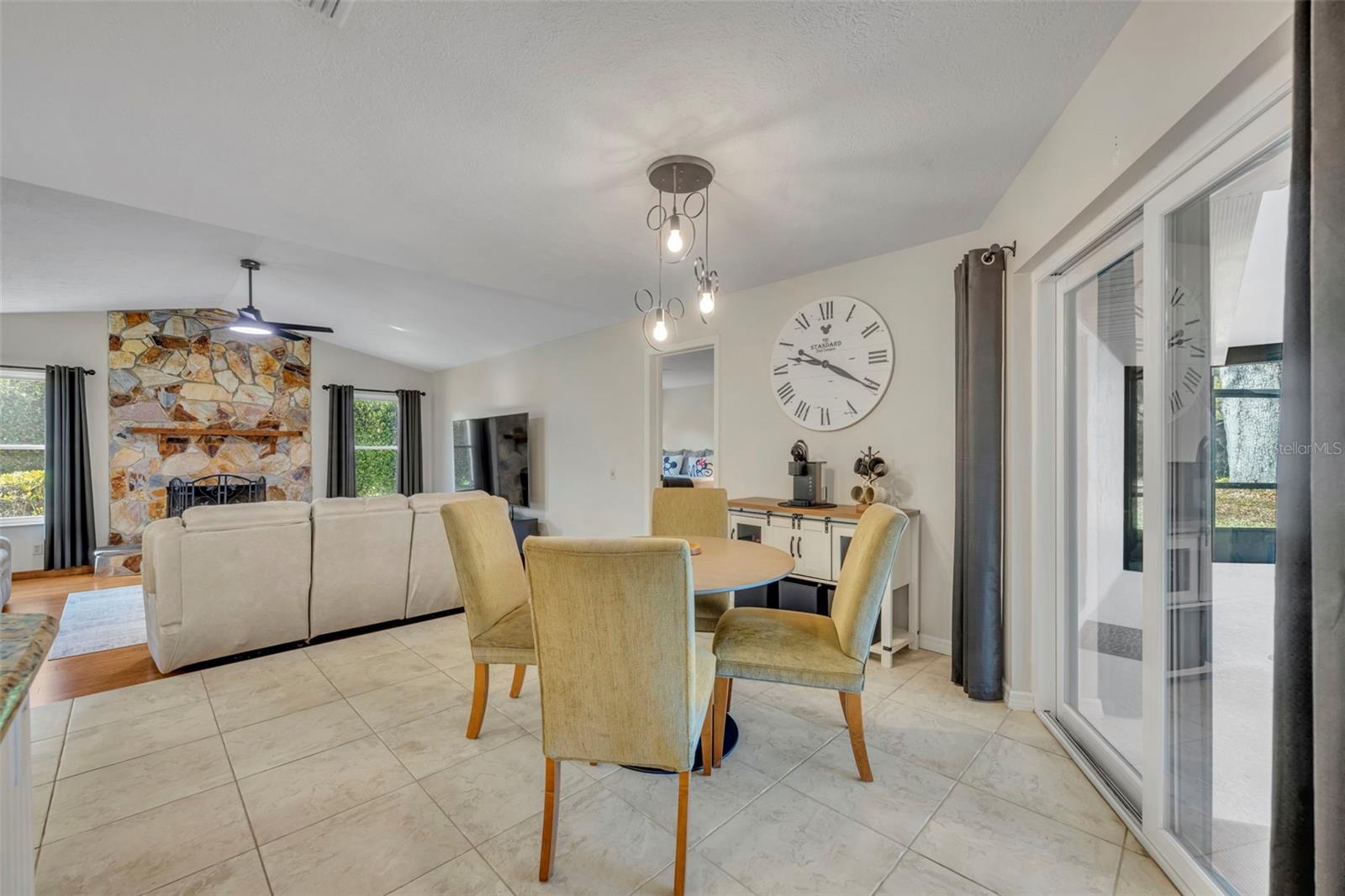 Listing photo id 15 for 3158 Whisper Wind Drive