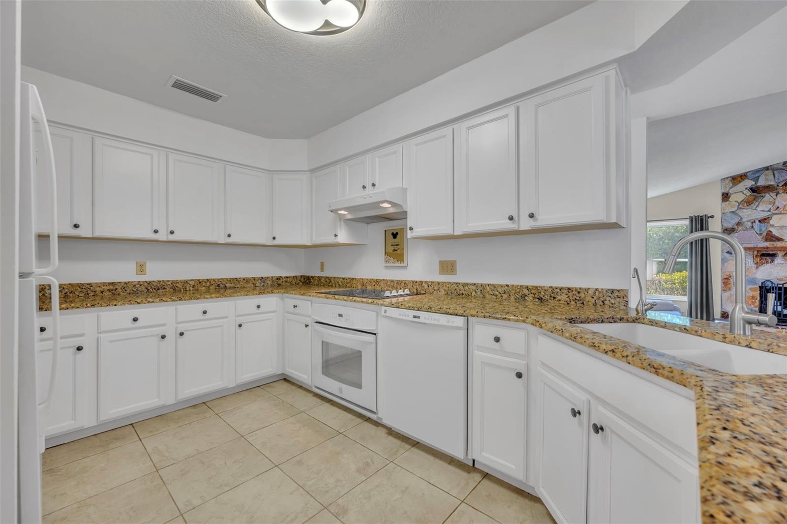 Listing photo id 18 for 3158 Whisper Wind Drive