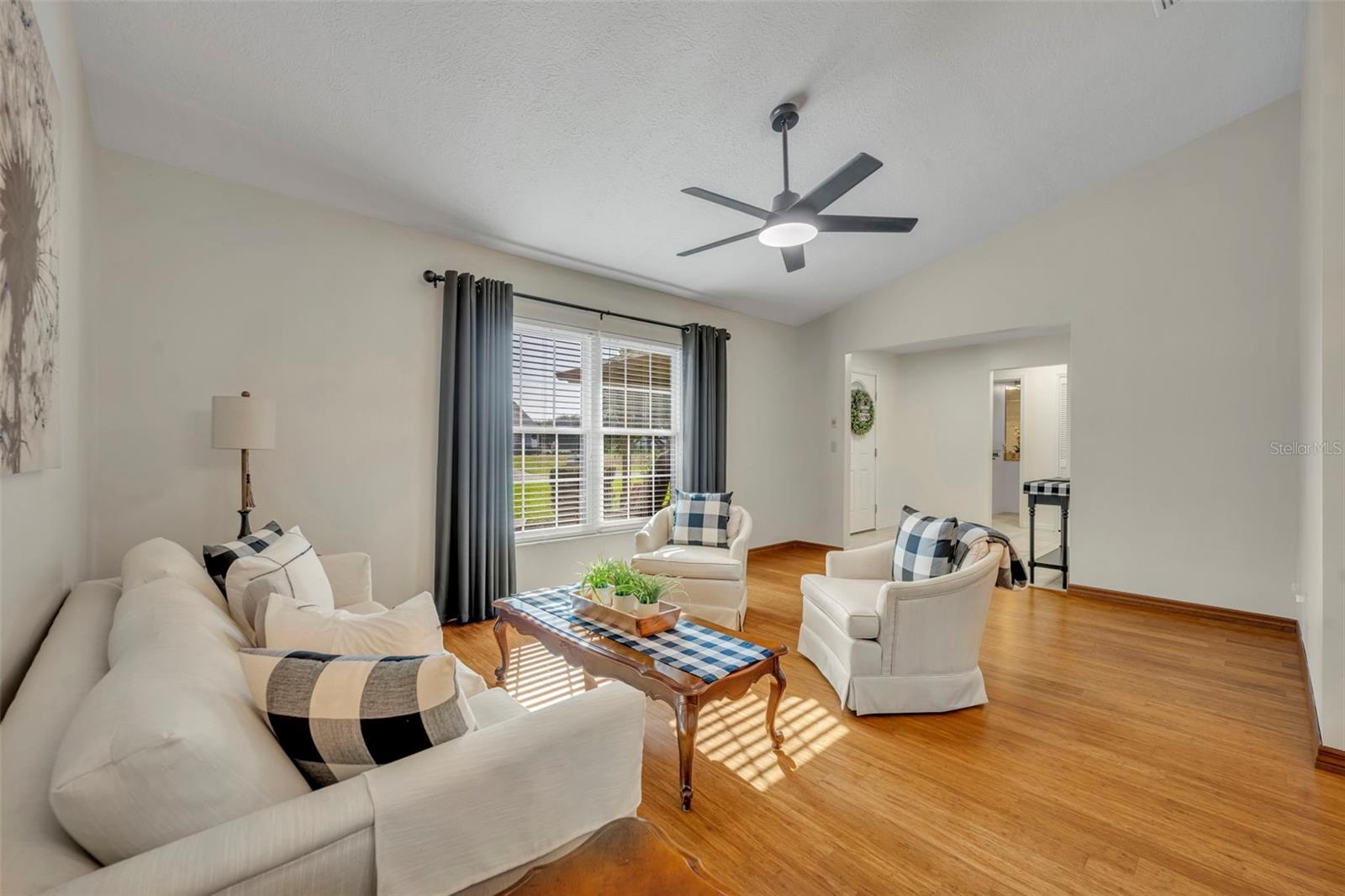 Listing photo id 5 for 3158 Whisper Wind Drive