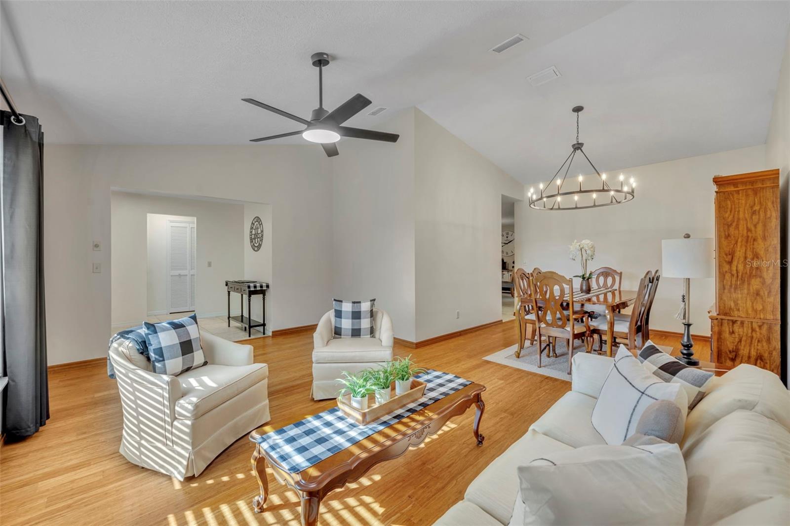 Listing photo id 6 for 3158 Whisper Wind Drive