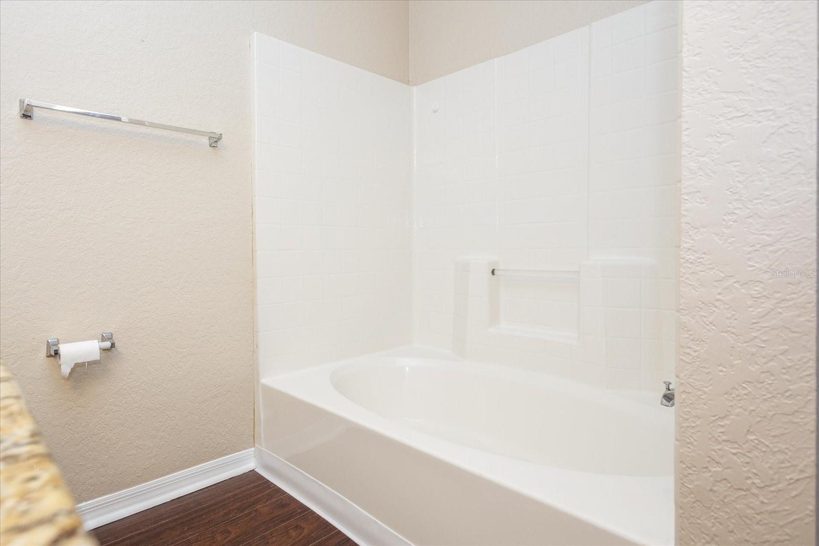 Listing photo id 11 for 819 Grand Regency Point 203