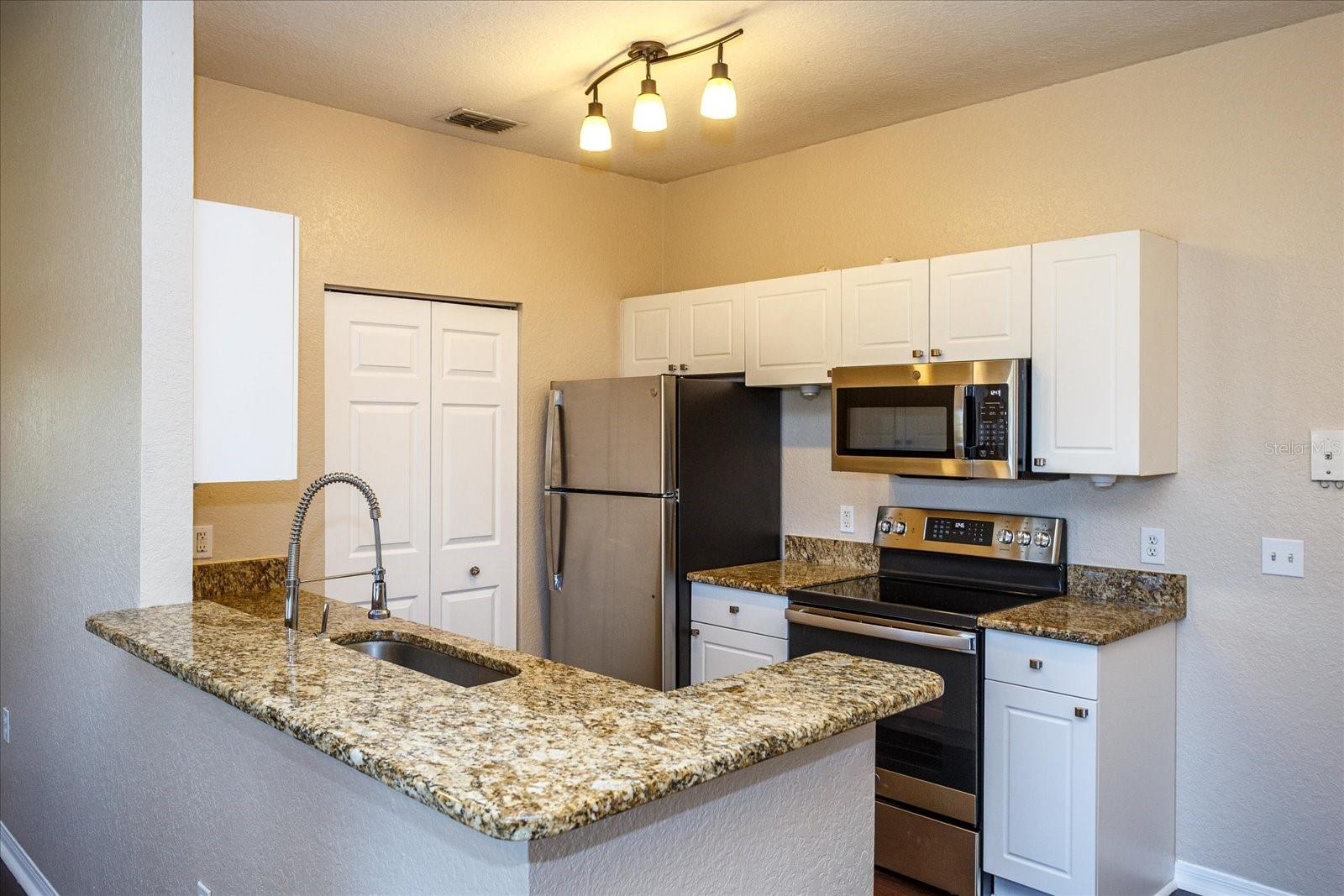 Listing photo id 6 for 819 Grand Regency Point 203